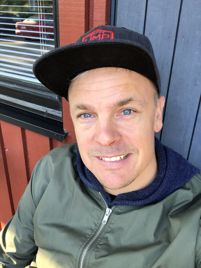 SIniverkkarimies, eli suosittu tubettaja Tero Heikkilä.