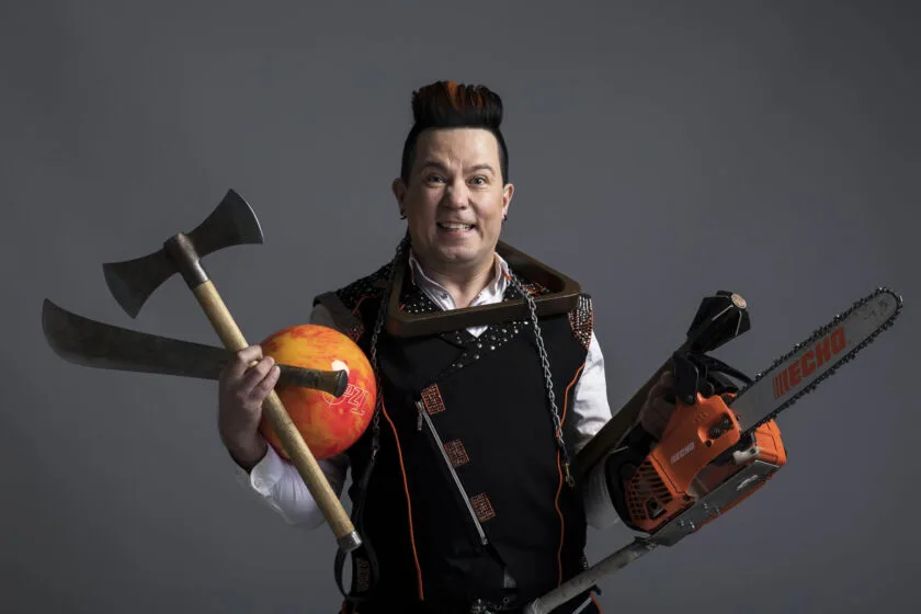 Chainsaw juggling show by Janne Mustonen