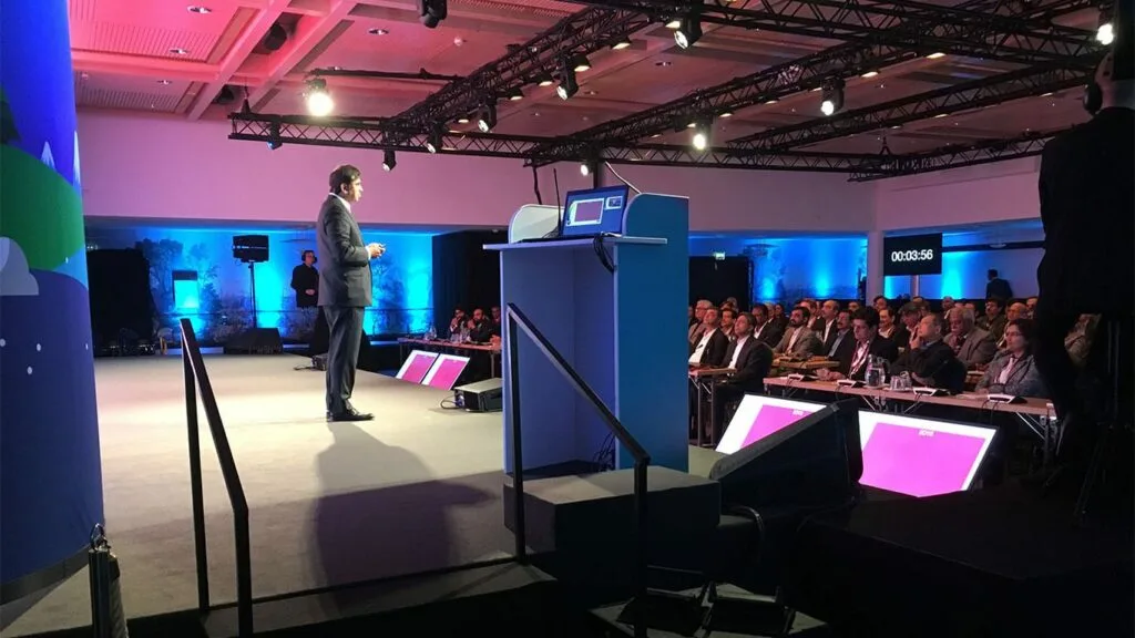 M101-konferenssin lava, Mahindra Group