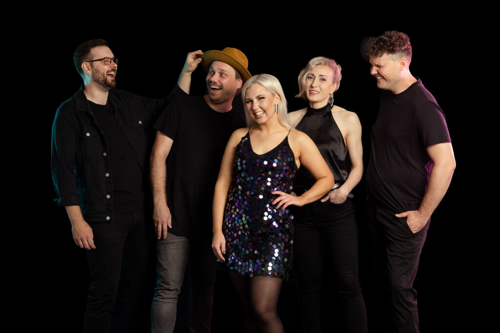 Bilebändi Some Like it hot, solistina Kati Narvanmaa