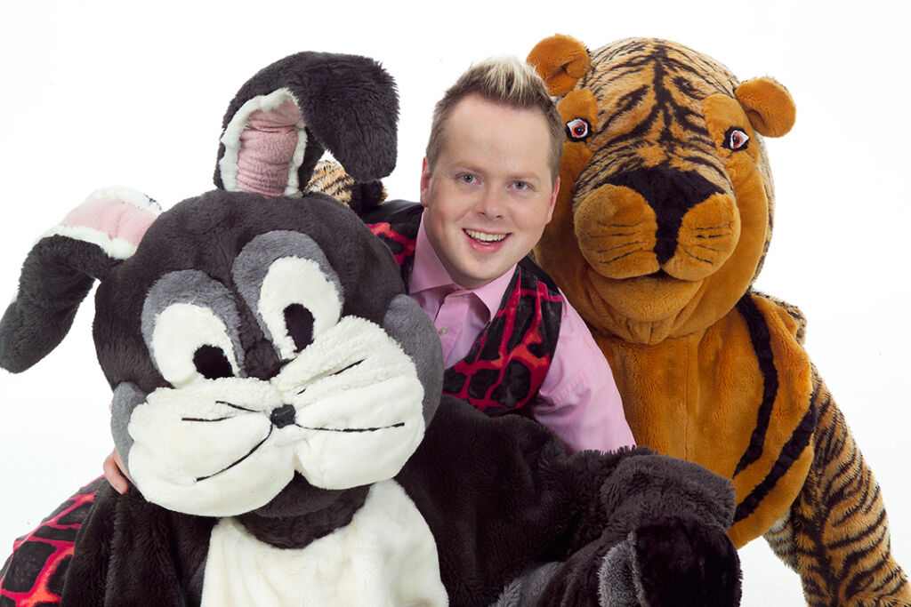 Taikuri Jari Reponen ja Tanssivat Taikaeläimet