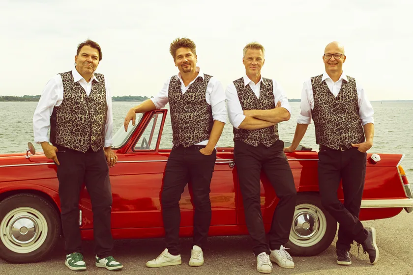 On the cover of Visa Luttinen and Valoilmiö's single, the musicians are leaning on a red convertible.